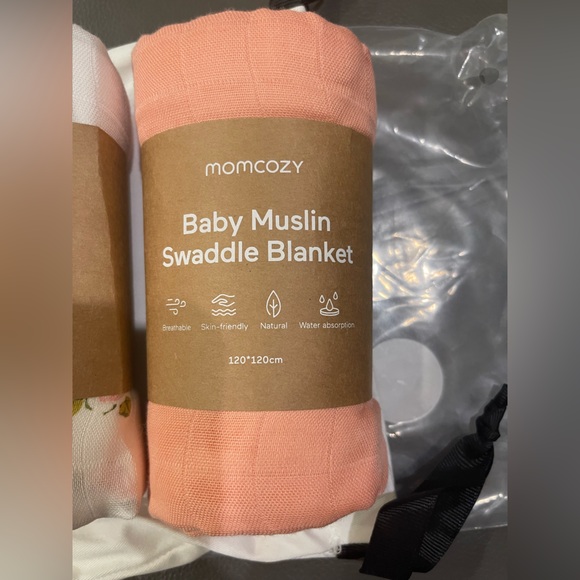 Momcozy Floral Baby Muslin Swaddle Blanket Set - Peach, White, and Navy - Picture 7 of 7